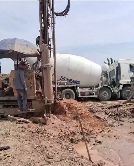 阳新岩石井施工